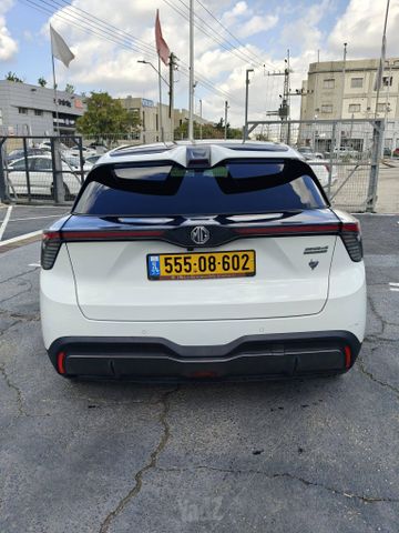 אם ג'י MG4