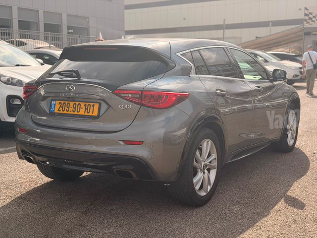 אינפיניטי Q30
