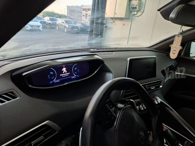 פיג'ו 5008