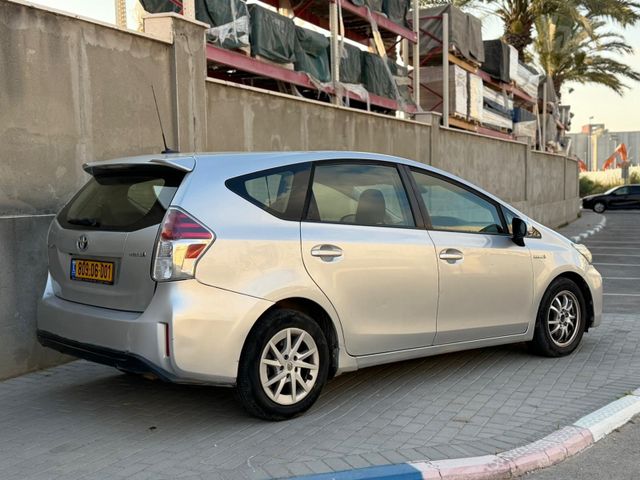 טויוטה פריוס פלוס
