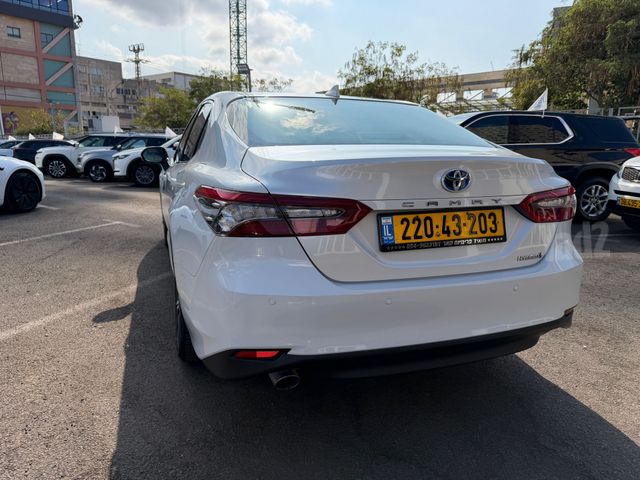 טויוטה קאמרי