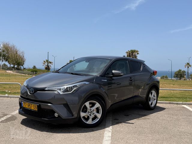 מודעת רכב טויוטה C-HR