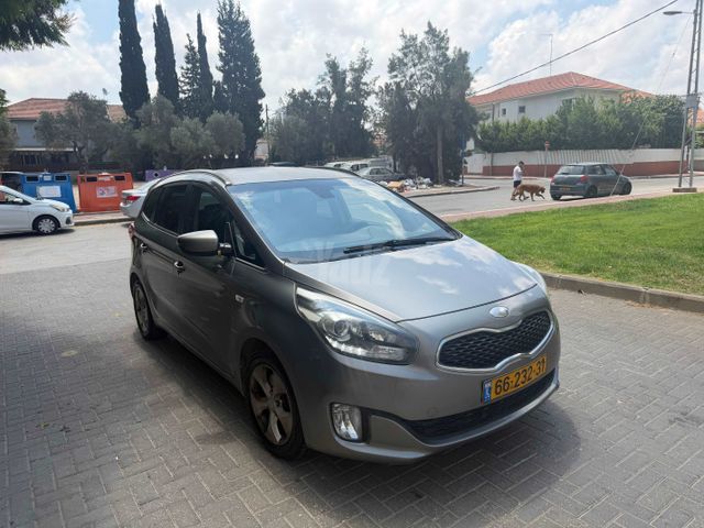 מודעת רכב קיה קארנס