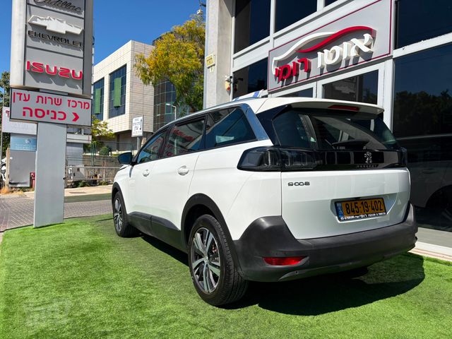 פיג'ו 5008