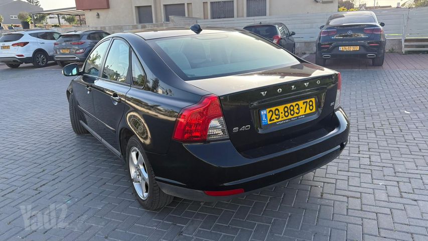 וולוו S40