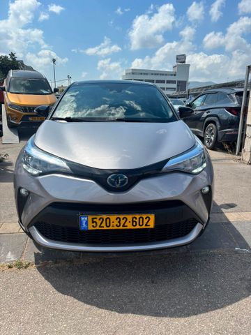 מודעת רכב טויוטה C-HR