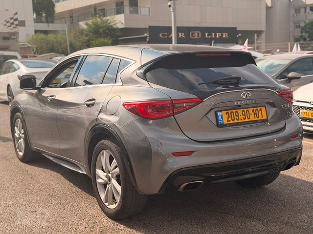 אינפיניטי Q30
