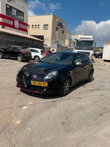 מודעת רכב אלפא רומיאו ג'ולייטה