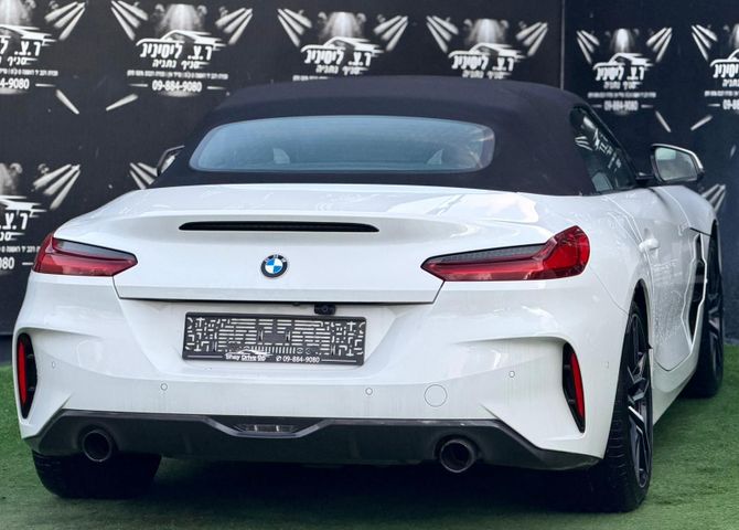 ב מ וו Z4