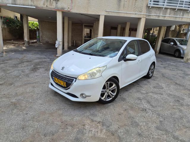 פיג'ו 208