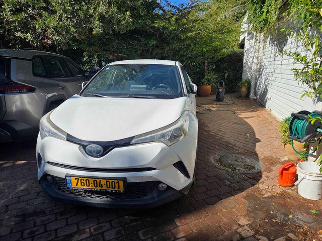 מודעת רכב טויוטה C-HR