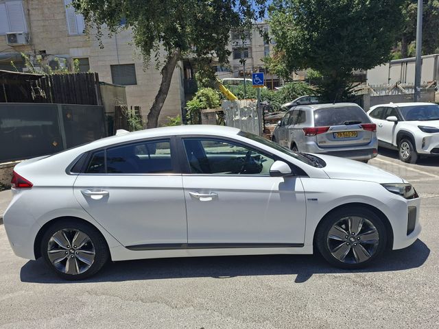 יונדאי איוניק