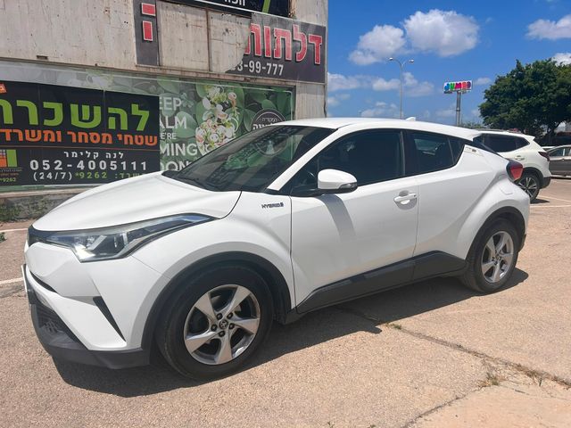 מודעת רכב טויוטה C-HR
