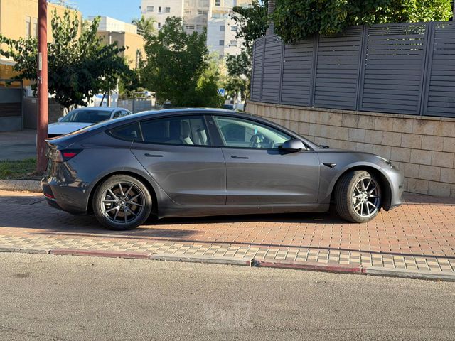 מודעת רכב טסלה מודל 3