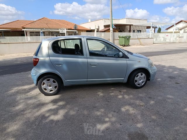 טויוטה יאריס