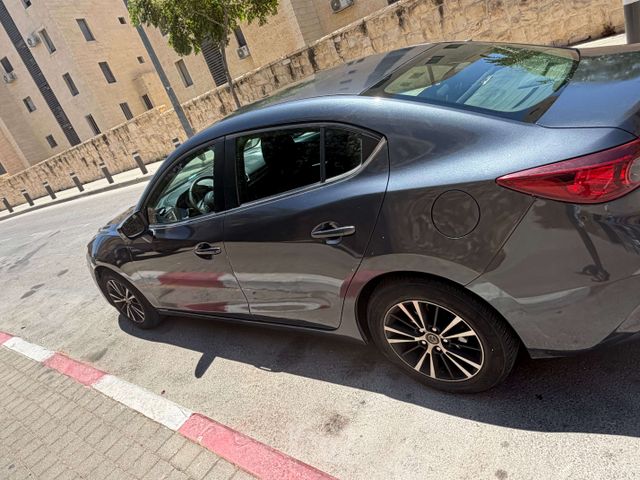 מאזדה 3