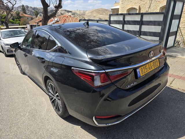 לקסוס ES