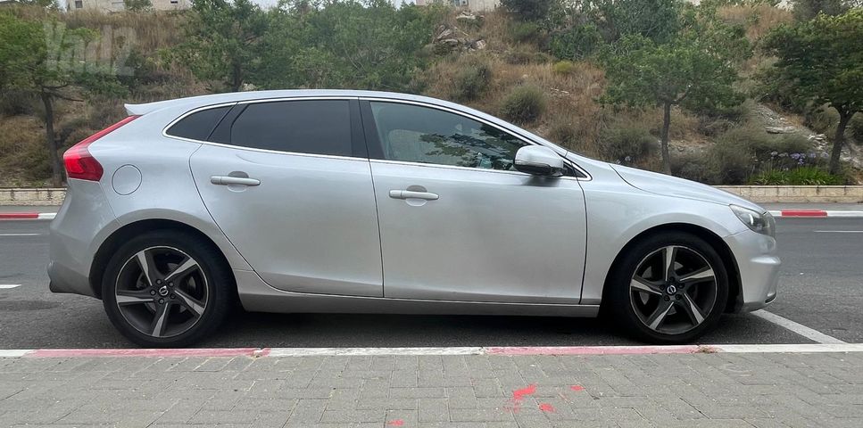 V40 R-Design Plus אוט׳ 1.6 (180 כ״ס)