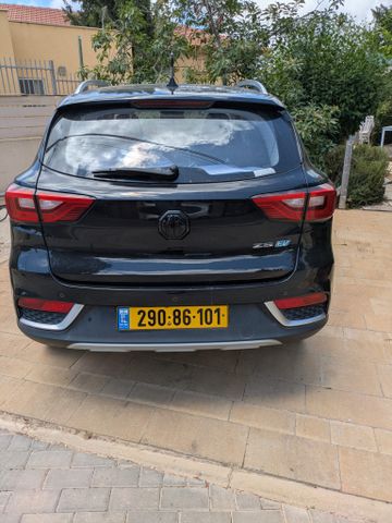 אם ג'י ZS