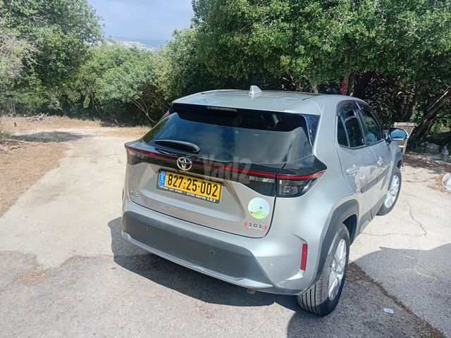 טויוטה יאריס קרוס