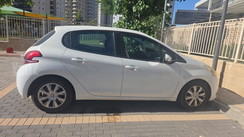 פיג'ו 208