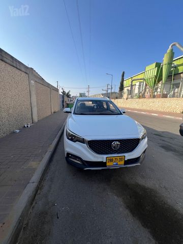 מודעת רכב אם ג'י ZS