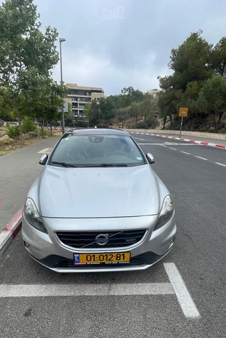 וולוו V40