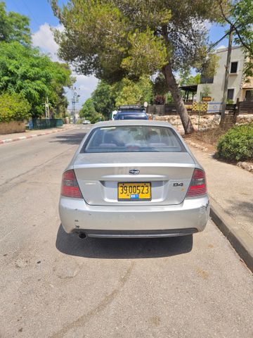 סובארו B4/לגאסי
