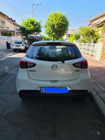 מודעת רכב מאזדה 2