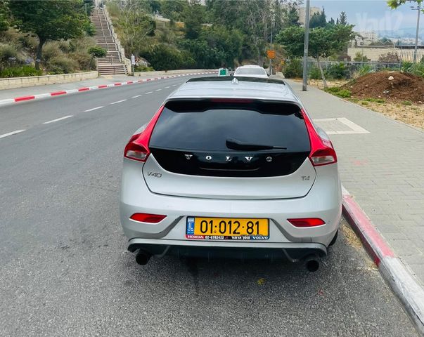 וולוו V40