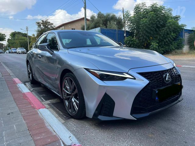 לקסוס IS