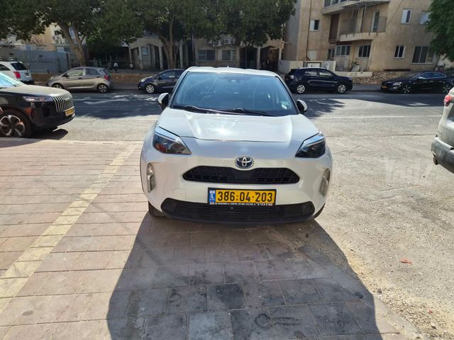 מודעת רכב טויוטה יאריס קרוס