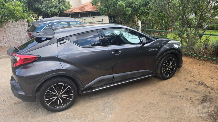מודעת רכב טויוטה C-HR