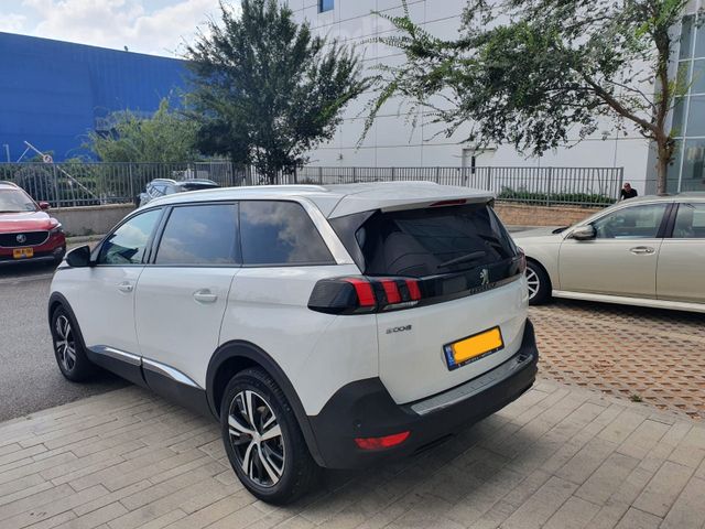 פיג'ו 5008