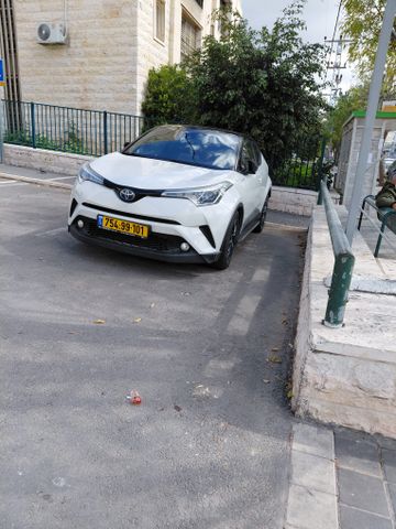מודעת רכב טויוטה C-HR