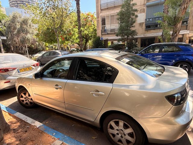 מודעת רכב מאזדה 3