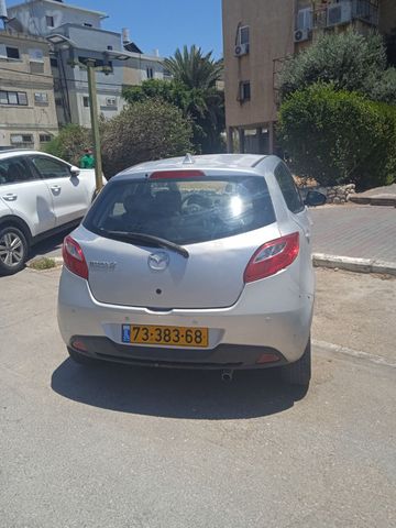 מודעת רכב מאזדה 2