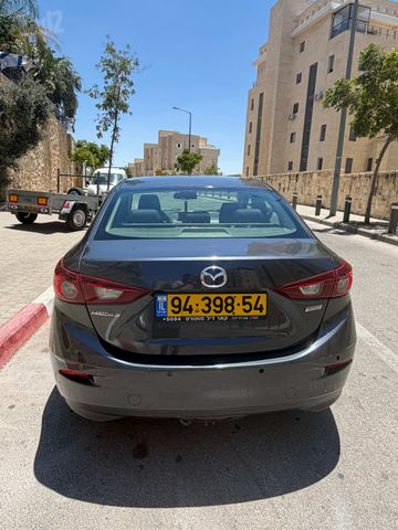 מאזדה 3