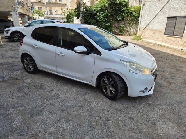 פיג'ו 208