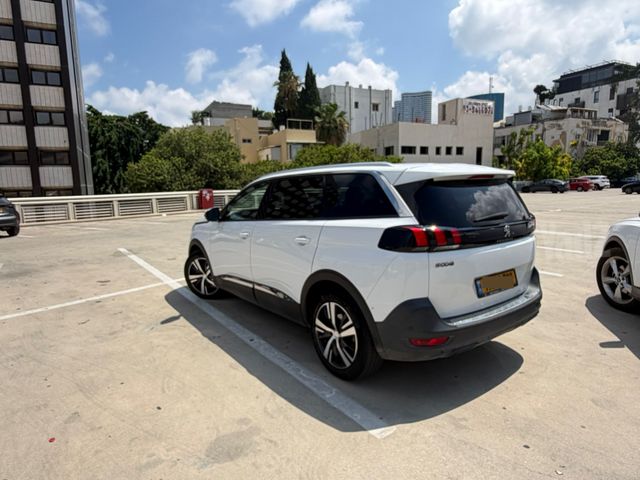 פיג'ו 5008