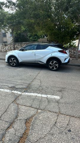 מודעת רכב טויוטה C-HR