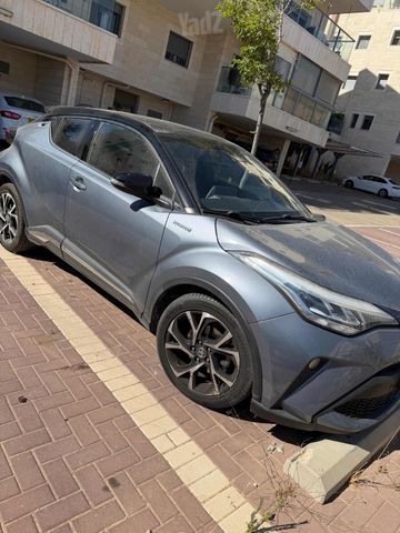 מודעת רכב טויוטה C-HR
