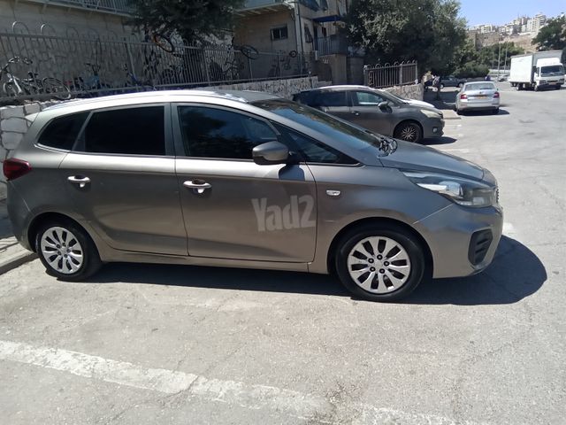 מודעת רכב קיה קארנס