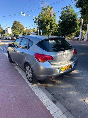אופל אסטרה