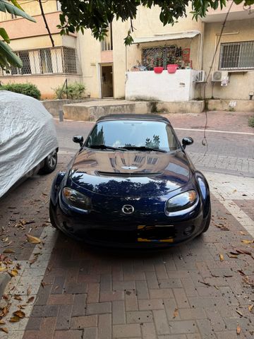 מודעת רכב מאזדה MX-5