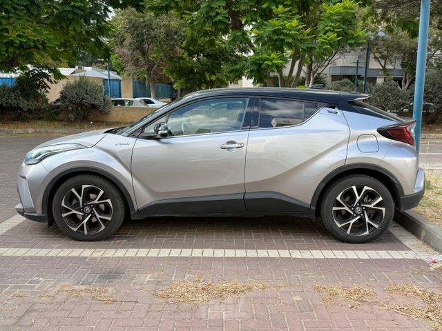 מודעת רכב טויוטה C-HR