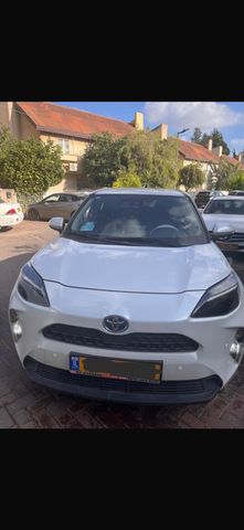 טויוטה יאריס קרוס