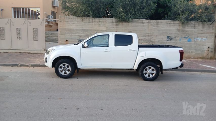 איסוזו די-מקס
