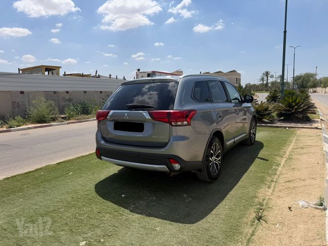 מיצובישי אאוטלנדר