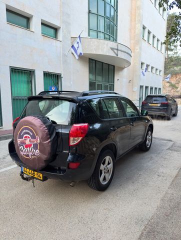 טויוטה RAV4